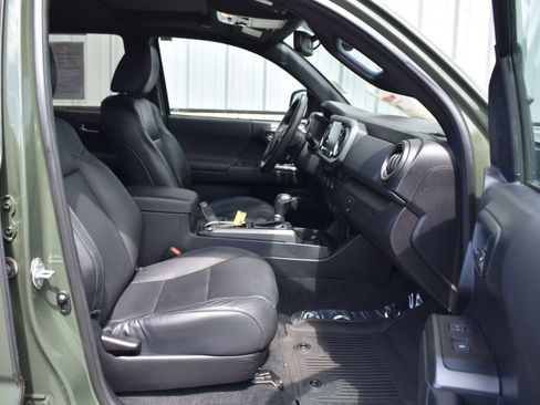 Certified 2021 Toyota Tacoma TRD Sport w/ TRD Premium Sport Package AWD/4WD image 25