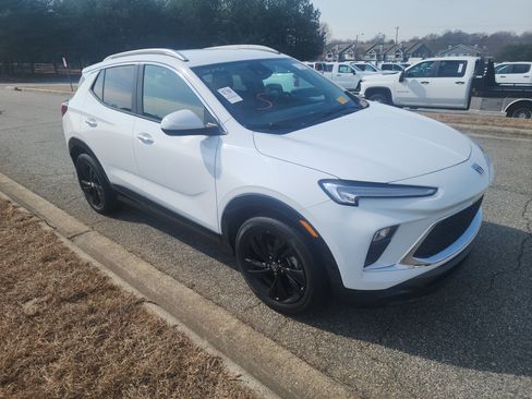 Used 2024 Buick Encore GX Sport Touring w/ Comfort Package image 2