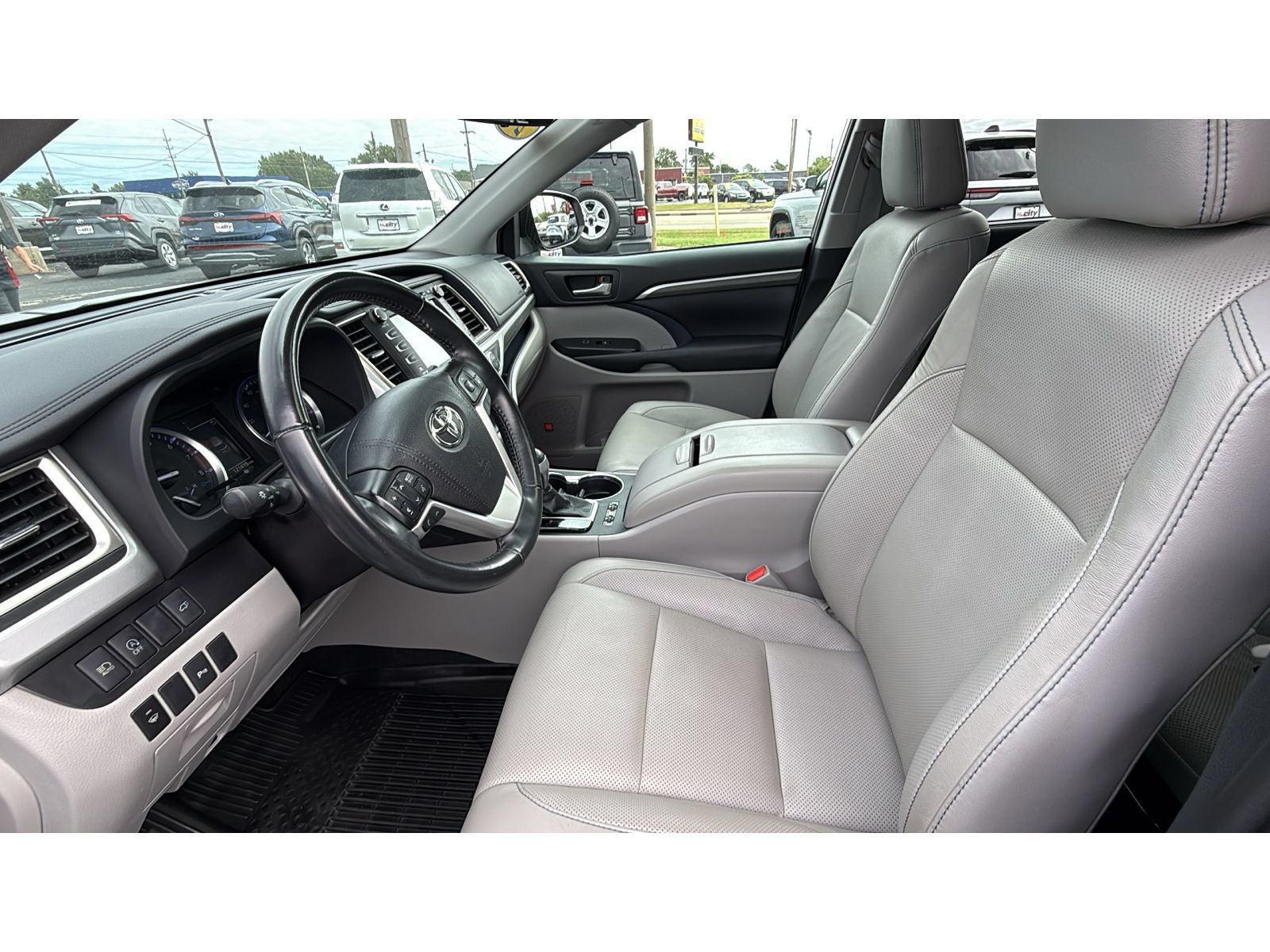 Used 2019 Toyota Highlander Limited AWD/4WD image 34