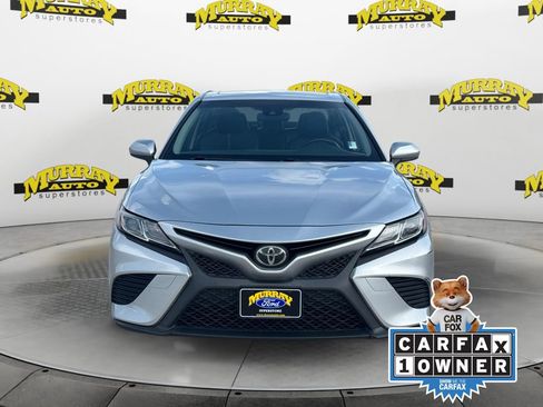 Used 2018 Toyota Camry SE w/ Moonroof Package image 9