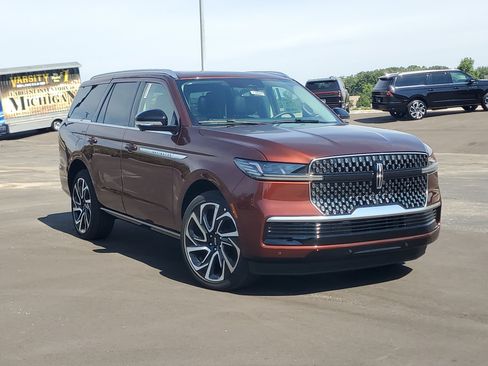New 2027 Lincoln Navigator Reserve AWD/4WD image 1