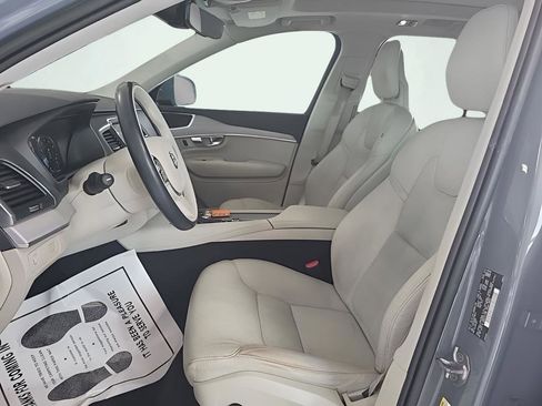 Used 2022 Volvo XC90 T5 Momentum w/ Climate Package image 7