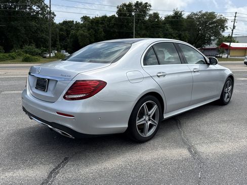 Used 2017 Mercedes-Benz E 300 4MATIC image 5