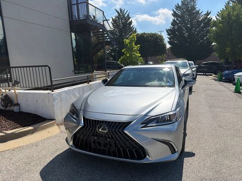 Used 2025 Lexus ES 350 w/ Premium Package FWD image 2