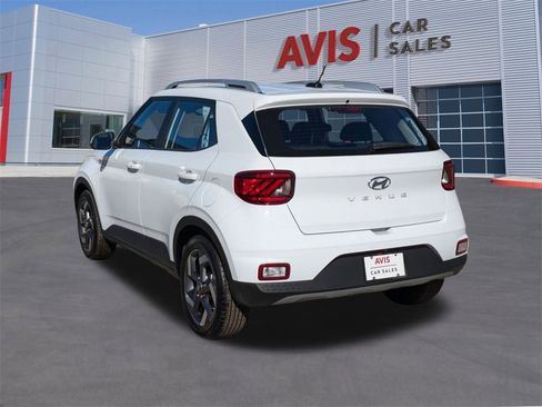 Used 2025 Hyundai Venue SEL image 9