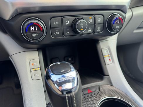 Used 2018 GMC Acadia SLT image 21