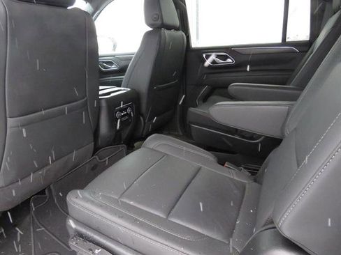 Used 2024 Chevrolet Suburban Z71 image 17