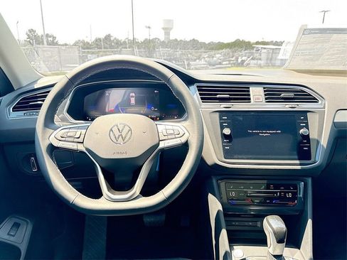 Used 2024 Volkswagen Tiguan SE FWD image 24