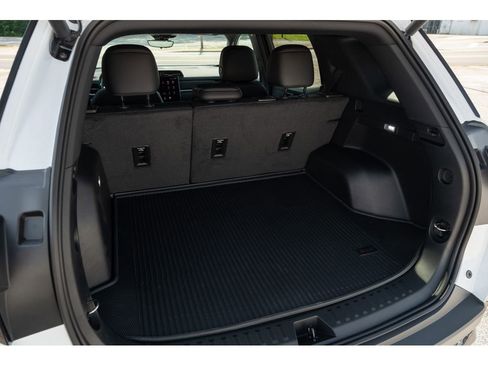 New 2026 GMC Terrain Elevation w/ Elevation Premium Package FWD image 32