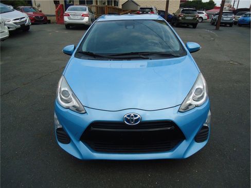 Used 2016 Toyota Prius C Three image 2