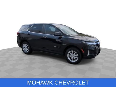 Used 2023 Chevrolet Equinox LT AWD/4WD image 2