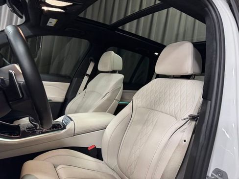 Used 2022 BMW X5 M50i w/ Premium Package image 31