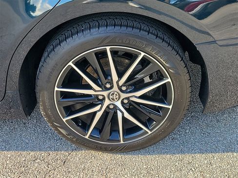 Used 2021 Toyota Camry SE w/ Convenience Package image 5