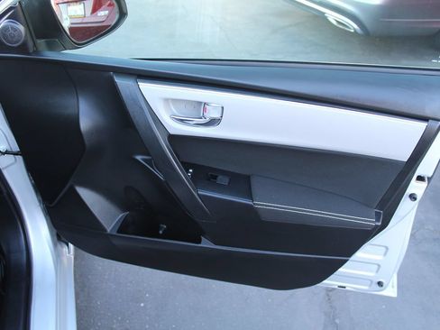 Used 2019 Toyota Corolla LE FWD image 17