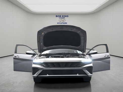 New 2026 Hyundai Elantra SE FWD image 30