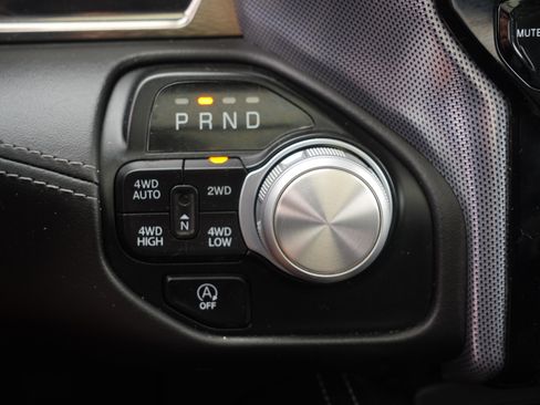 Used 2020 RAM 1500 Limited w/ Black Appearance Package AWD/4WD image 33