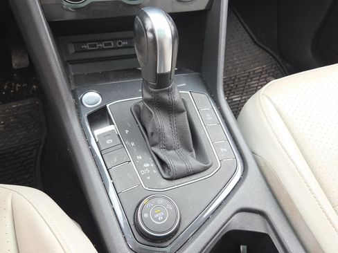 Used 2020 Volkswagen Tiguan SE image 25