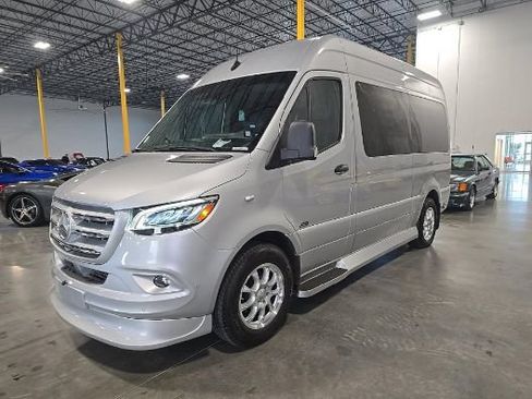 Used 2022 Mercedes-Benz Sprinter 2500 image 4
