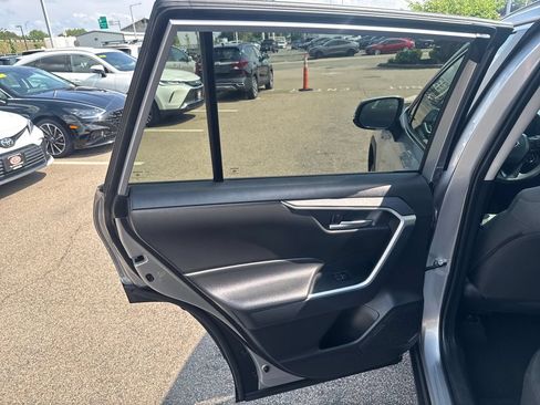 Used 2025 Toyota RAV4 XLE AWD/4WD image 40