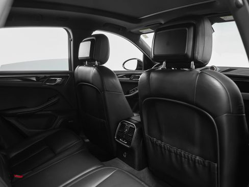 Certified 2020 Porsche Macan AWD/4WD image 24