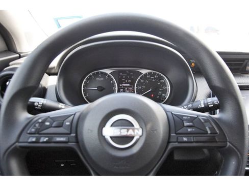 Used 2024 Nissan Kicks S image 9