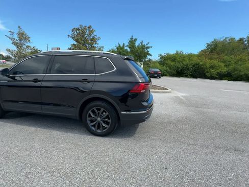 Certified 2023 Volkswagen Tiguan SE w/ Panoramic Sunroof Package FWD image 5