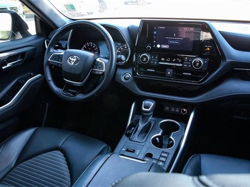 Used 2023 Toyota Highlander XSE image 29