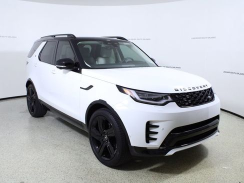 Used 2025 Land Rover Discovery Dynamic SE image 3