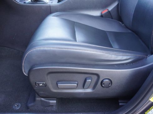 Used 2019 Toyota Highlander XLE FWD image 41