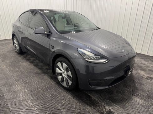 Used 2021 Tesla Model Y Long Range image 2