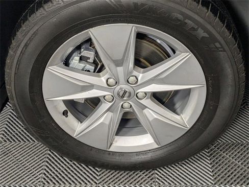 Used 2022 Volvo XC60 B5 Momentum image 8