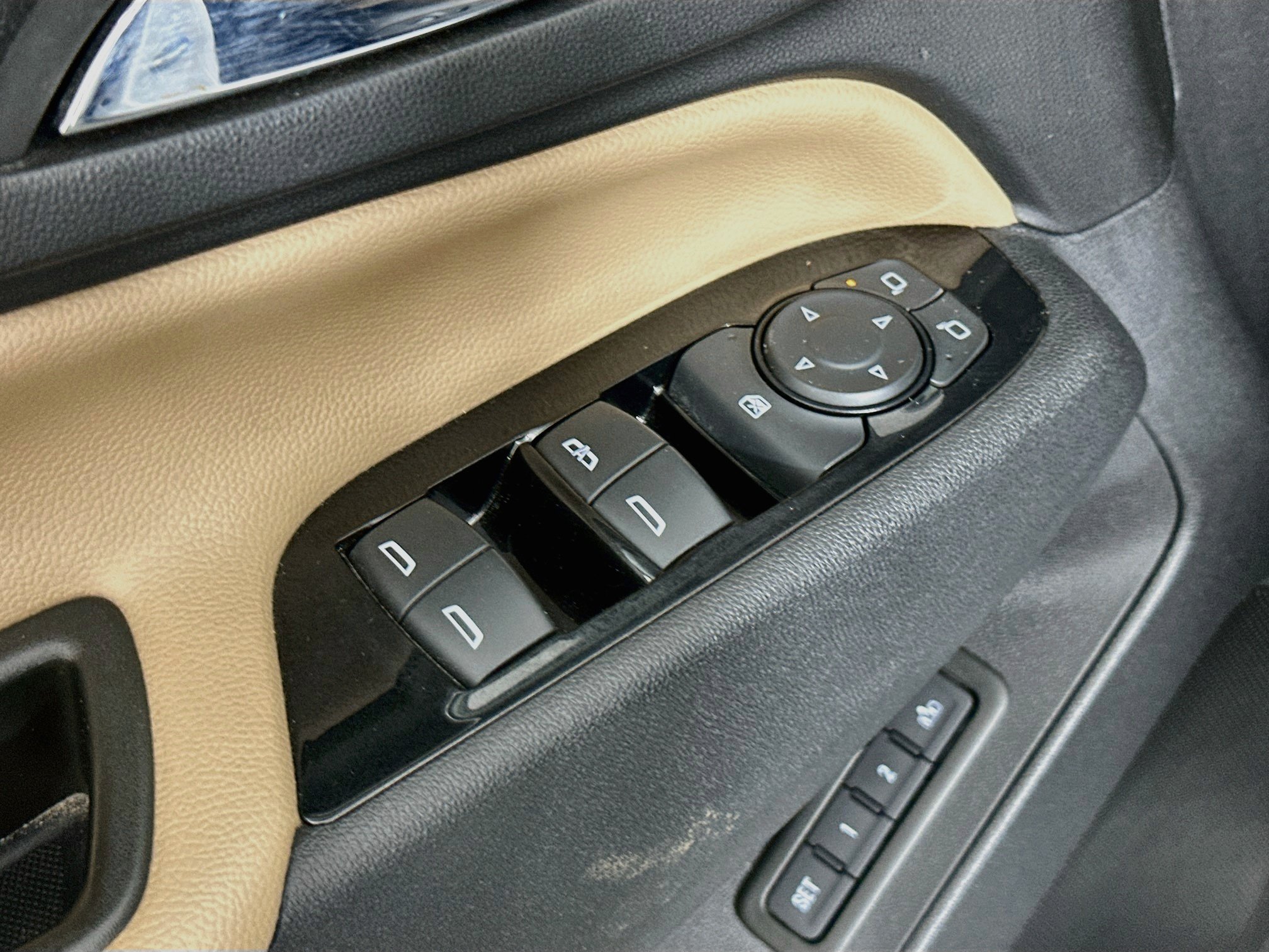 Used 2024 Chevrolet Equinox Premier FWD image 15