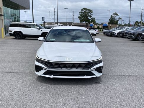 New 2026 Hyundai Elantra SE FWD image 3