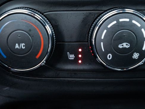 Used 2024 Chevrolet Trax RS w/ Sunroof Package image 26