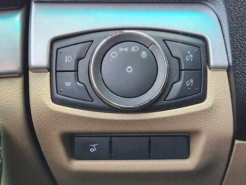 Used 2016 Ford Explorer XLT w/ Equipment Group 202A image 19
