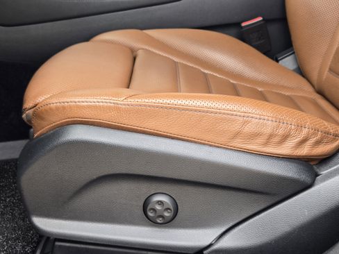 Used 2019 Mercedes-Benz GLC 43 AMG 4MATIC image 27