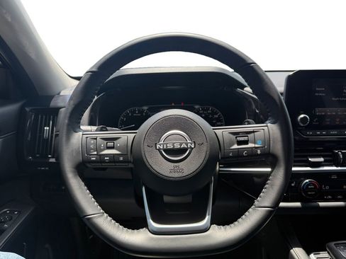 Used 2025 Nissan Pathfinder SV FWD image 13