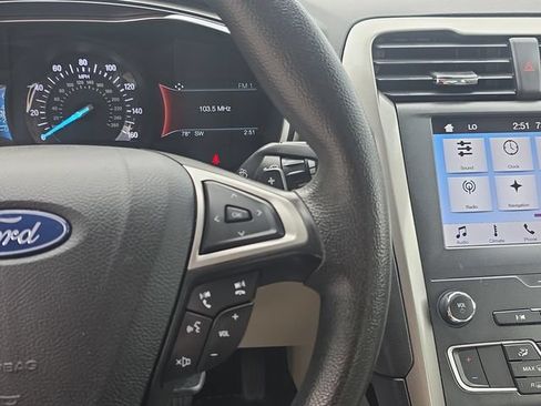 Used 2019 Ford Fusion SE FWD image 19