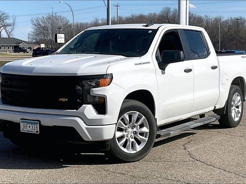 Used 2023 Chevrolet Silverado 1500 Custom image 2