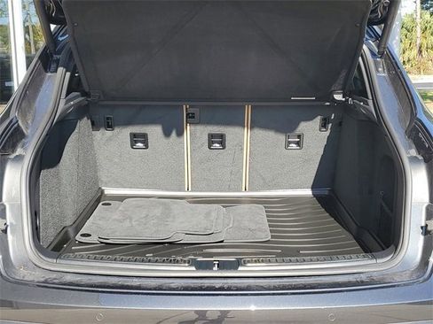 Used 2024 Porsche Macan image 36