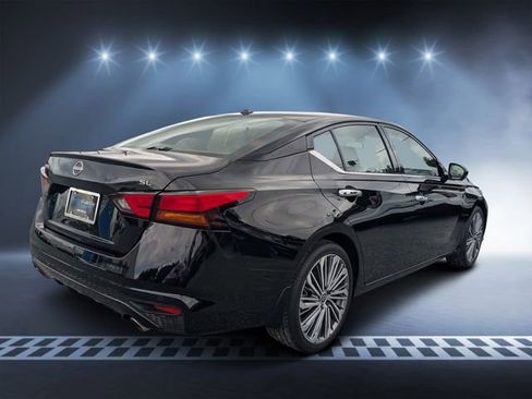 Used 2024 Nissan Altima 2.5 SL FWD image 3