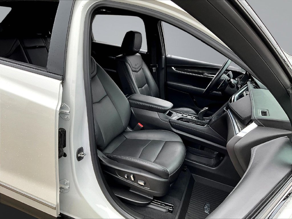 Used 2022 Cadillac XT5 Sportv w/ LPO, Floor Liner Package AWD/4WD image 31