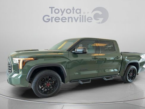 Used 2022 Toyota Tundra SR5 w/ SR5 Premium Package AWD/4WD image 2