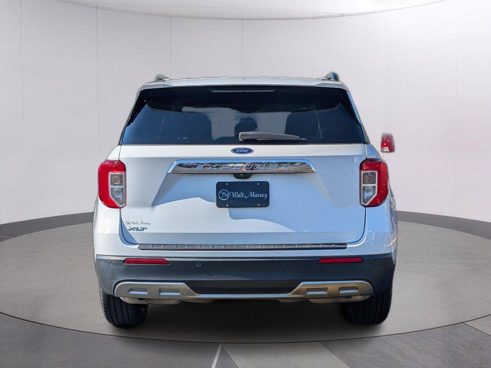 Used 2021 Ford Explorer XLT w/ Equipment Group 202A RWD image 4