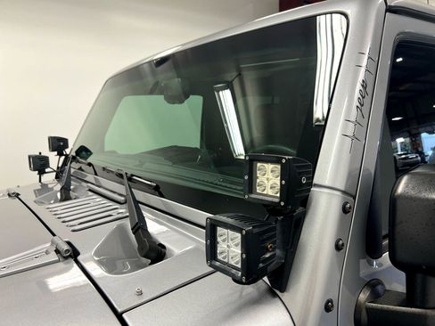 Used 2017 Jeep Wrangler Unlimited Sahara w/ Connectivity Group image 36