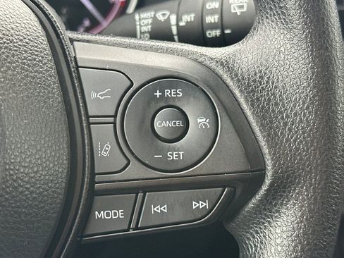 Used 2024 Toyota RAV4 XLE FWD image 29