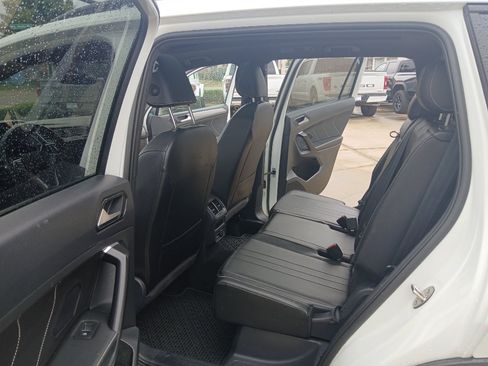 Used 2024 Volkswagen Tiguan SE R-Line FWD image 18