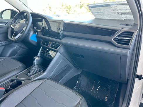 New 2026 Volkswagen Taos SE image 38