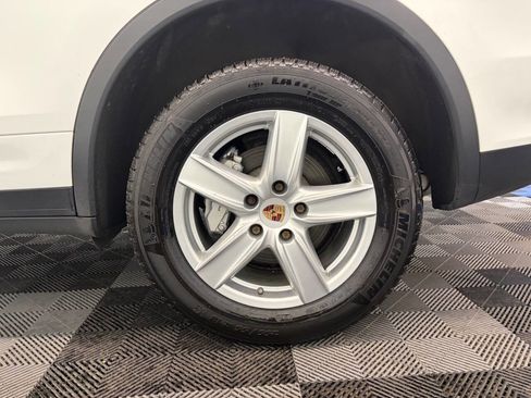 Used 2014 Porsche Cayenne S image 29
