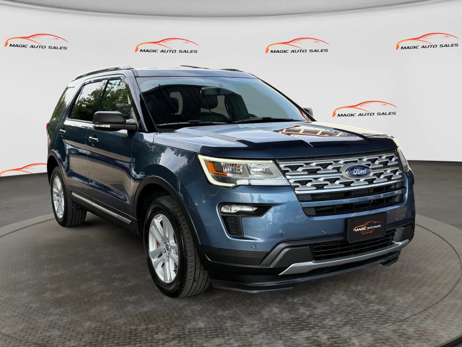 Used 2019 Ford Explorer XLT w/ Equipment Group 202A AWD/4WD image 5